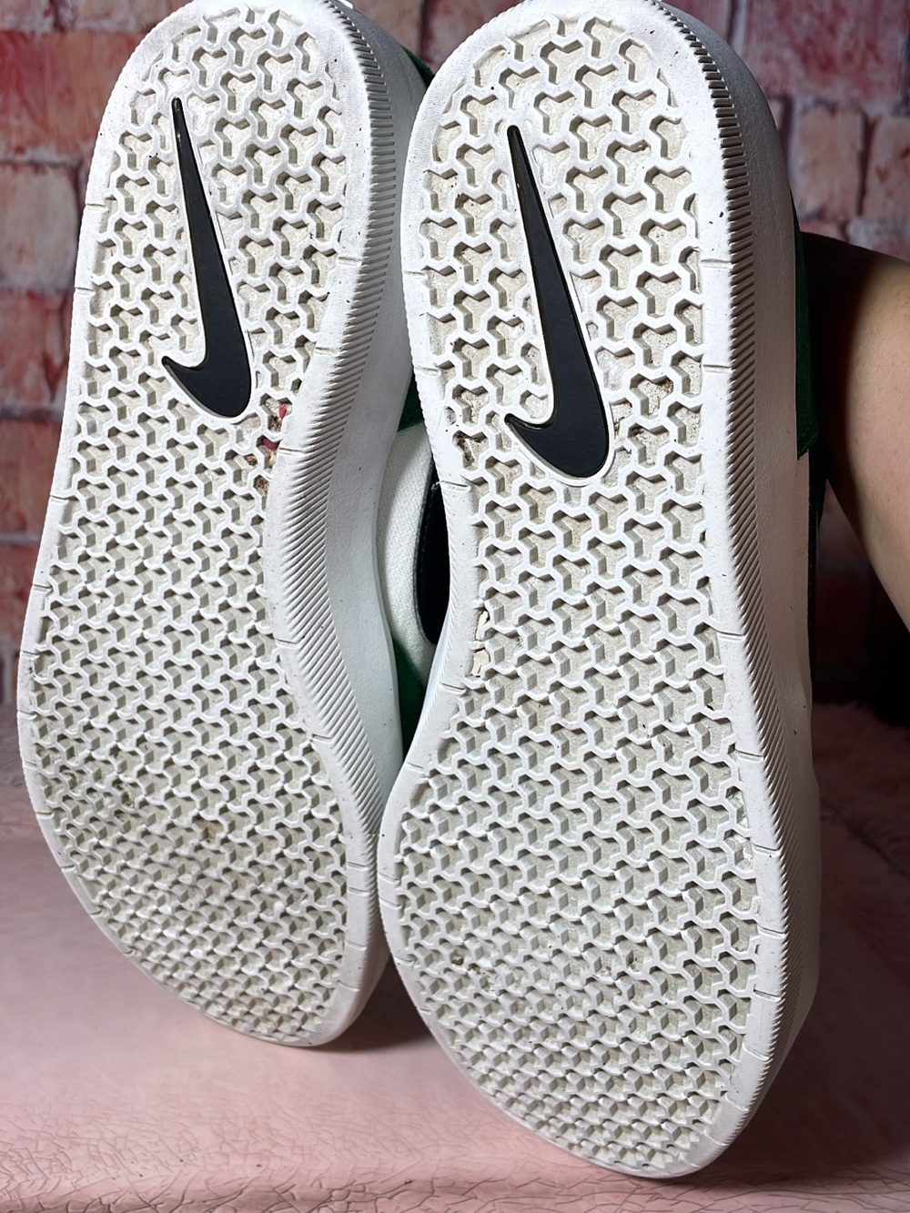 Nike Men’s Green, White & Black Low-Top Skate Sneakers - Picture 5 of 6